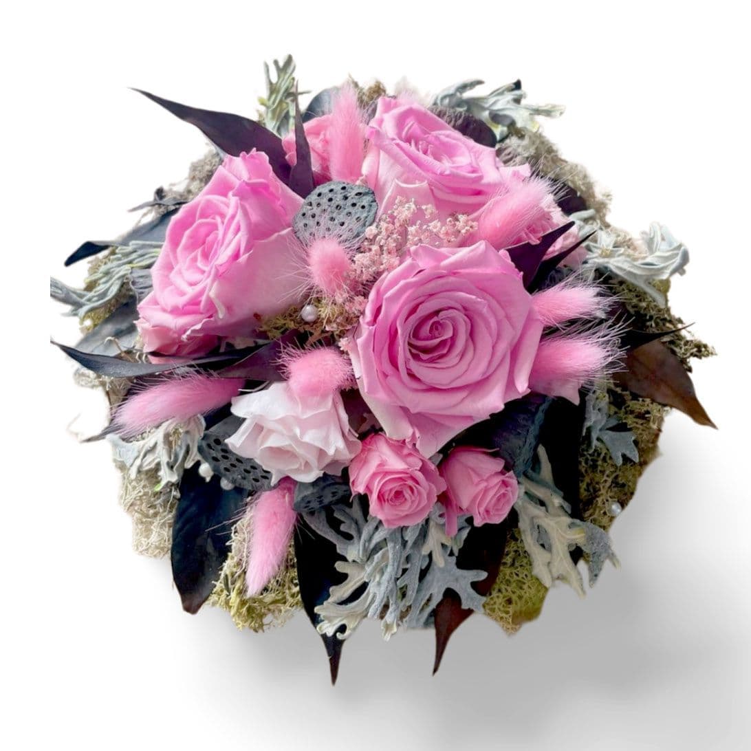 Tafeldecoratie met gestabiliseerde rozen